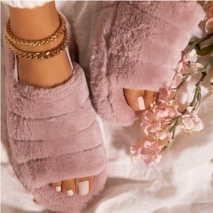 FAUX FUR SNUGGLERS